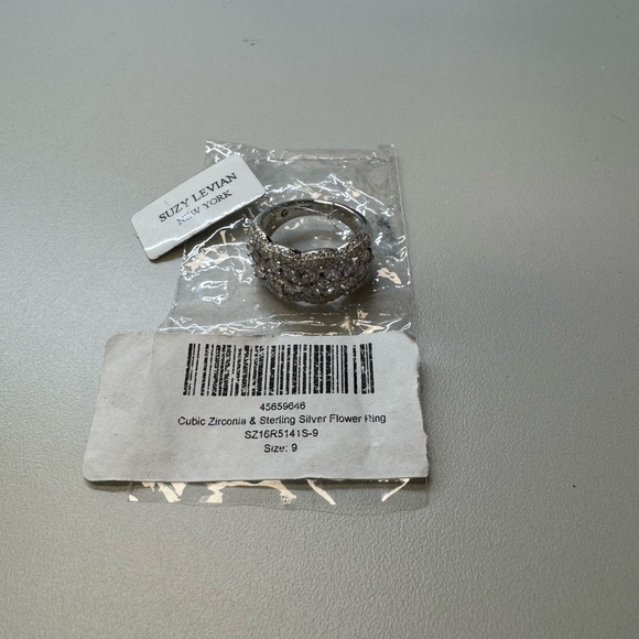 Suzy LeVian ring, size 9. Sterling silver and cubic zirconia. - Picture 3 of 5